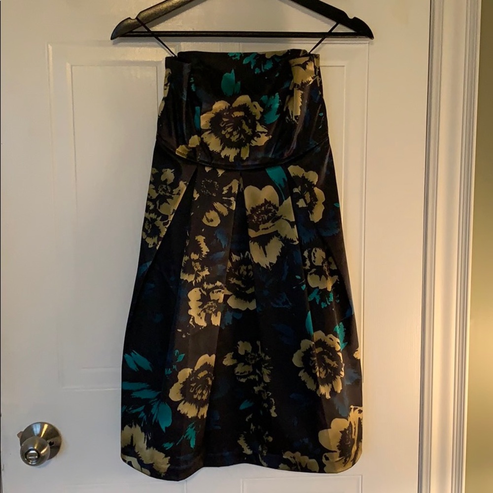 Strapless formal dress